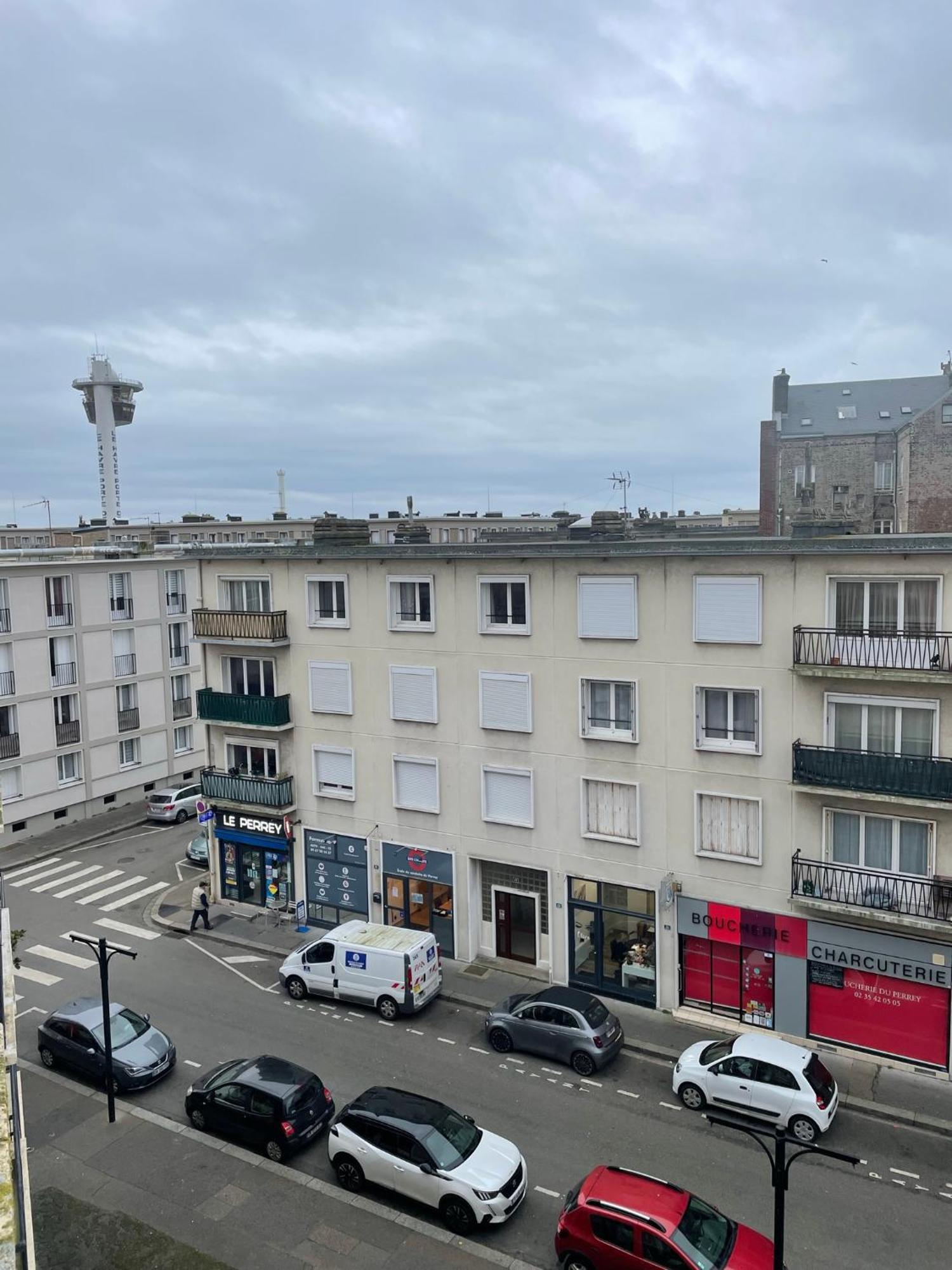 Apartment Urbain A Deux Pas De La *