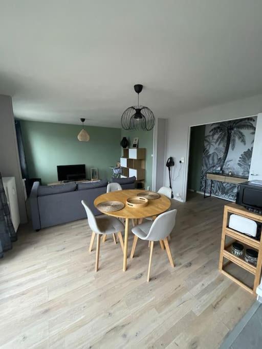 Apartment Urbain A Deux Pas De La *
